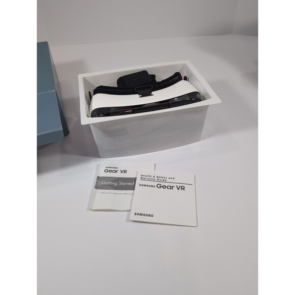 Samsung Gear VR Oculus Virtual Reality Headset SM-R322 New Open Box - Picture 6 of 7